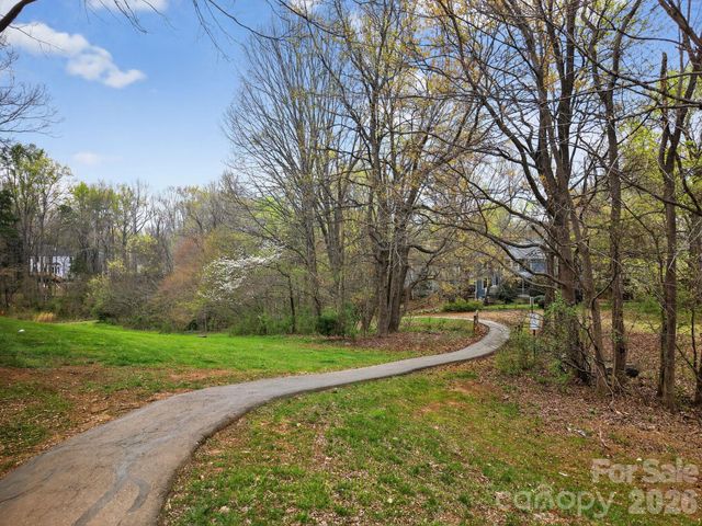 9510 Saddle Run Trail, Charlotte, NC 28269