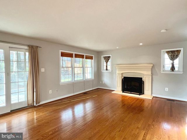 1010 N KENTUCKY ST, Arlington, VA 22205