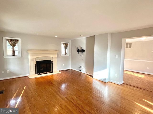 1010 N KENTUCKY ST, Arlington, VA 22205