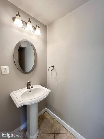 1010 N KENTUCKY ST, Arlington, VA 22205