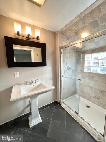1010 N KENTUCKY ST, Arlington, VA 22205