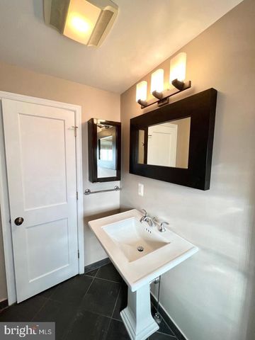 1010 N KENTUCKY ST, Arlington, VA 22205