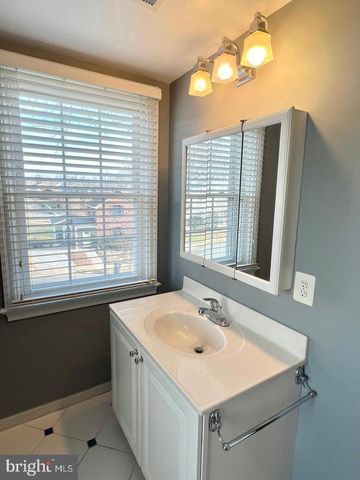 1010 N KENTUCKY ST, Arlington, VA 22205