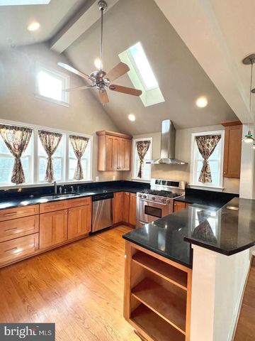 1010 N KENTUCKY ST, Arlington, VA 22205