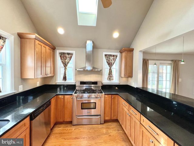 1010 N KENTUCKY ST, Arlington, VA 22205