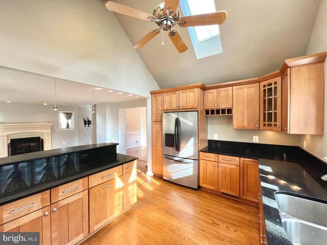 1010 N KENTUCKY ST, Arlington, VA 22205