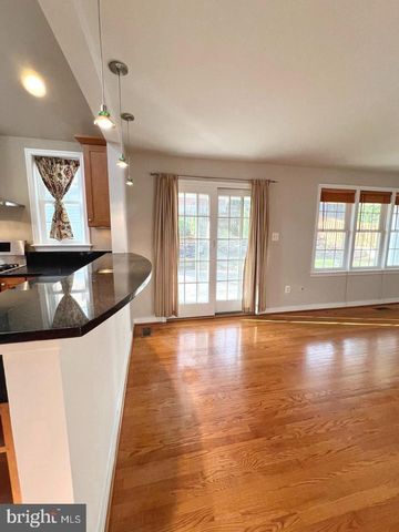 1010 N KENTUCKY ST, Arlington, VA 22205