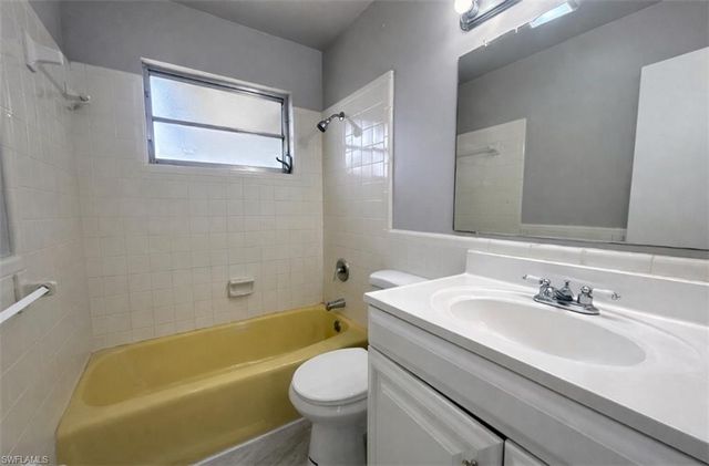 424 Cactus CIR, Lehigh Acres, FL 33936