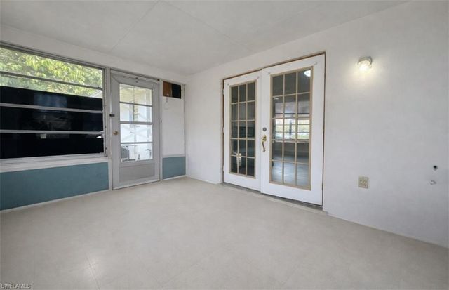 424 Cactus CIR, Lehigh Acres, FL 33936