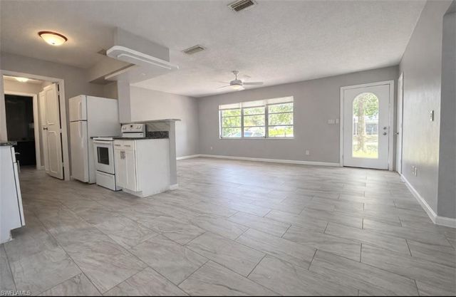 424 Cactus CIR, Lehigh Acres, FL 33936