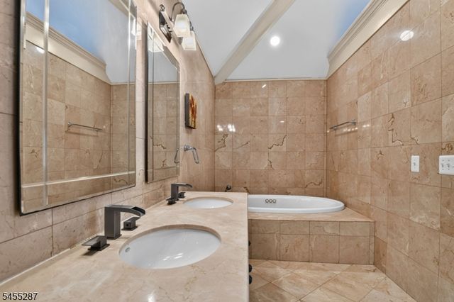 1114 Van Arsdale Dr, Branchburg Twp., NJ 08853