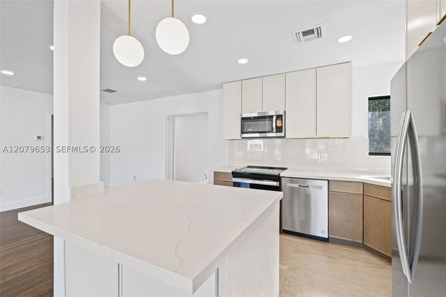 912 NE 82nd St, Miami, FL 33138