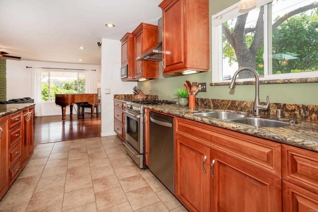 942 Cimarron, Escondido, CA 92029