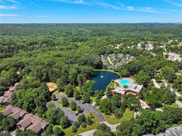 798 Pipes Court 1605, Northfield, OH 44067