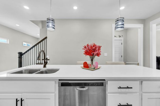 225 Kildeer Dr, Clarksville, TN 37040