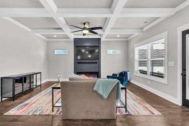 225 Kildeer Dr, Clarksville, TN 37040