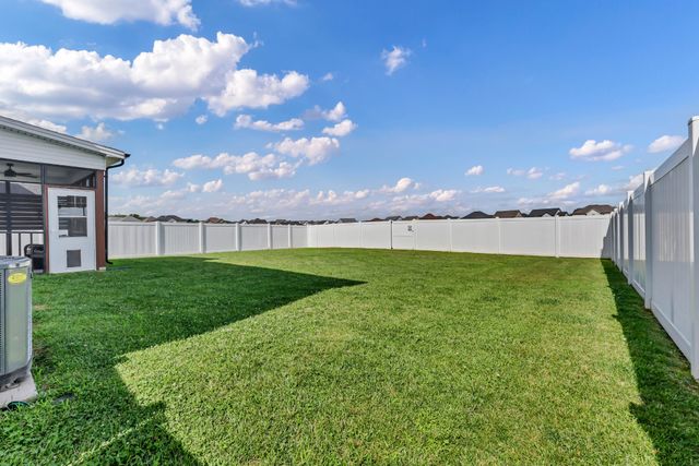 225 Kildeer Dr, Clarksville, TN 37040