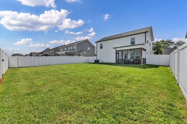 225 Kildeer Dr, Clarksville, TN 37040