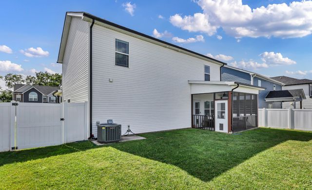 225 Kildeer Dr, Clarksville, TN 37040