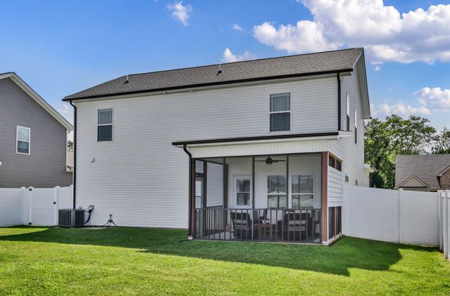 225 Kildeer Dr, Clarksville, TN 37040
