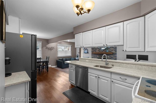 3843 Anvil Drive, Troy, MI 48083