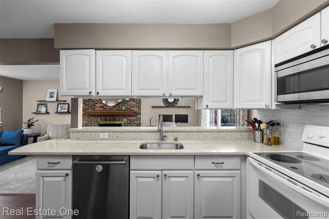 3843 Anvil Drive, Troy, MI 48083