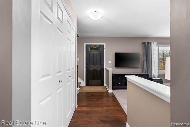 3843 Anvil Drive, Troy, MI 48083