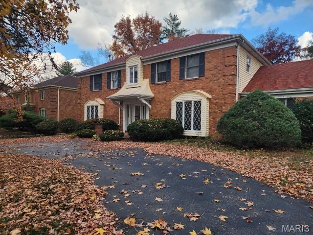 274 Falling Leaves Court, Creve Coeur, MO 63141