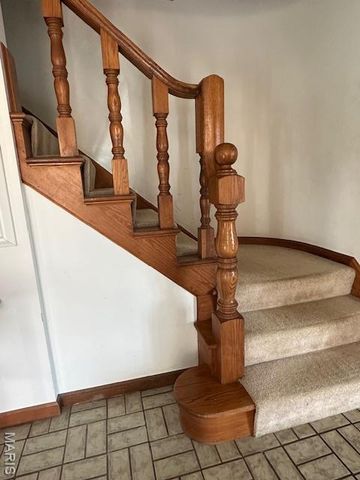 274 Falling Leaves Court, Creve Coeur, MO 63141