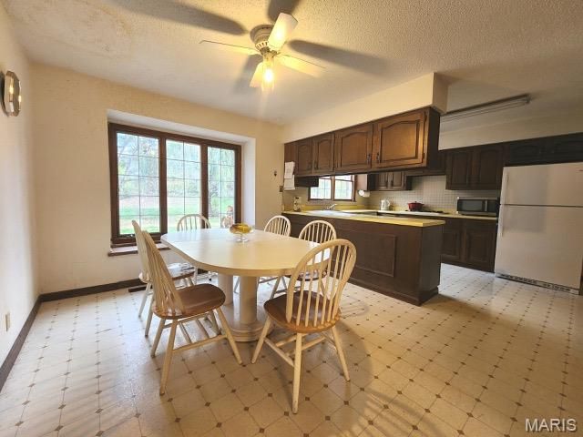 274 Falling Leaves Court, Creve Coeur, MO 63141