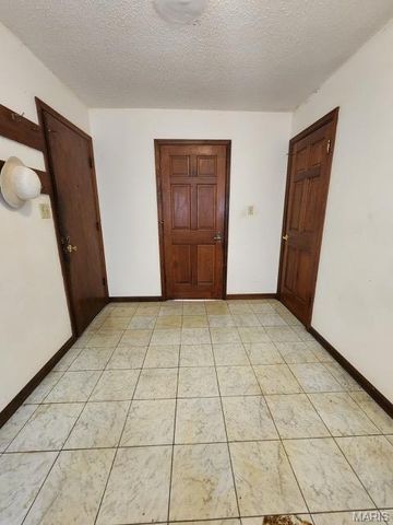 274 Falling Leaves Court, Creve Coeur, MO 63141