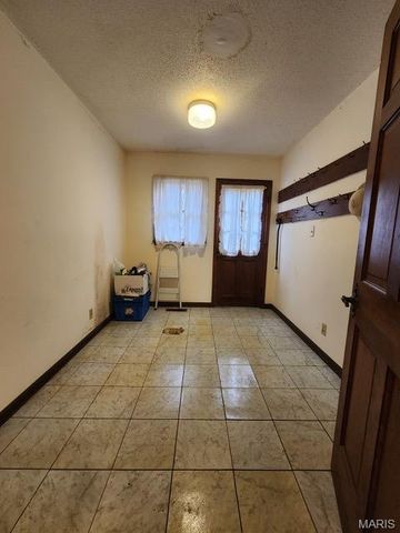 274 Falling Leaves Court, Creve Coeur, MO 63141