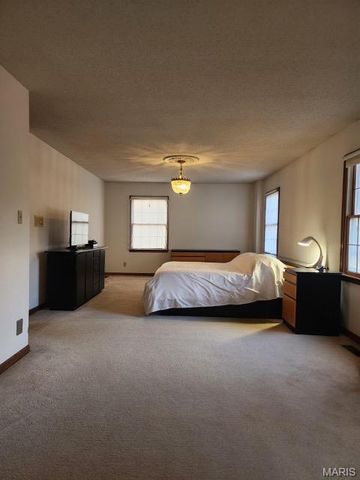 274 Falling Leaves Court, Creve Coeur, MO 63141