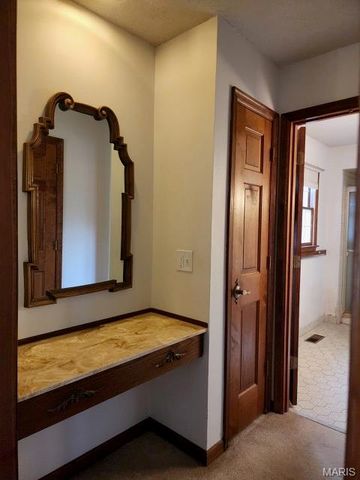 274 Falling Leaves Court, Creve Coeur, MO 63141