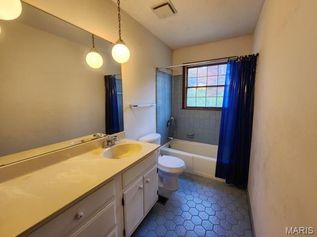 274 Falling Leaves Court, Creve Coeur, MO 63141