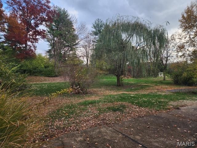 274 Falling Leaves Court, Creve Coeur, MO 63141