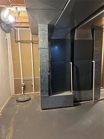 274 Falling Leaves Court, Creve Coeur, MO 63141