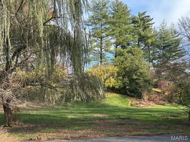 274 Falling Leaves Court, Creve Coeur, MO 63141