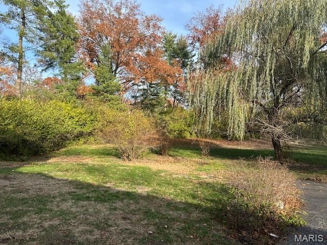 274 Falling Leaves Court, Creve Coeur, MO 63141