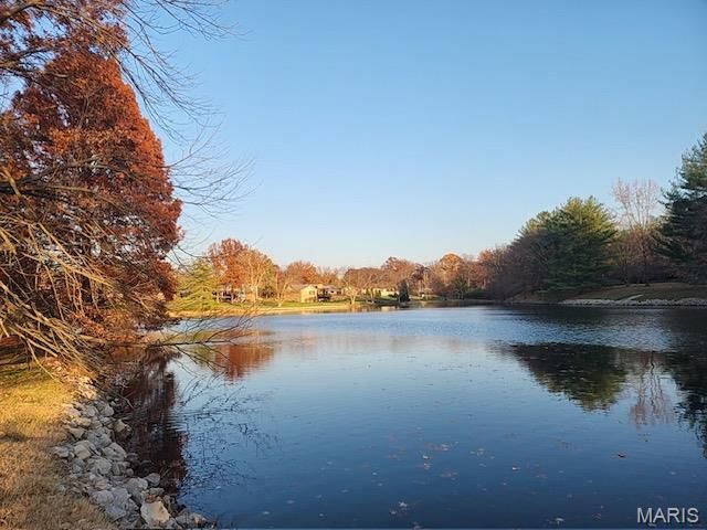 274 Falling Leaves Court, Creve Coeur, MO 63141