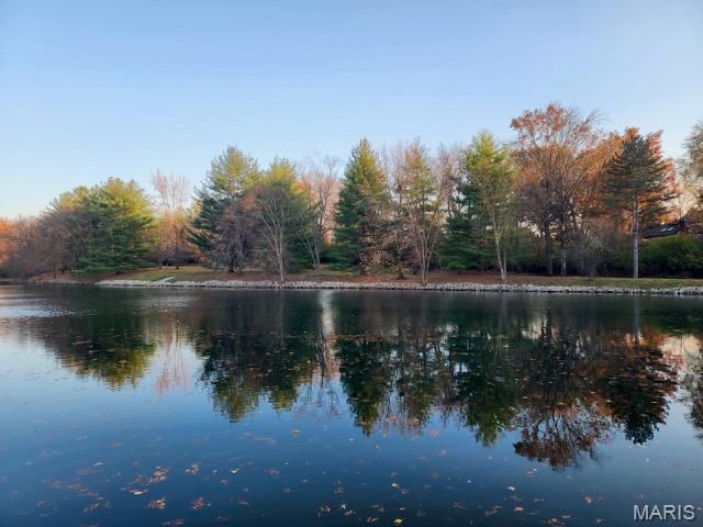 274 Falling Leaves Court, Creve Coeur, MO 63141