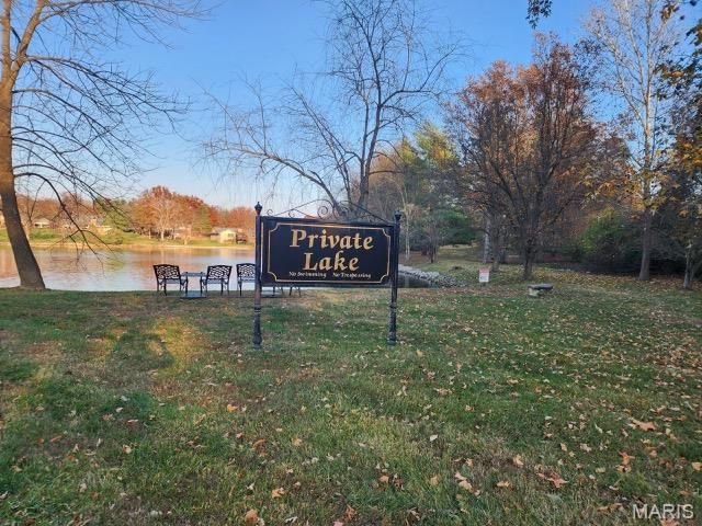 274 Falling Leaves Court, Creve Coeur, MO 63141