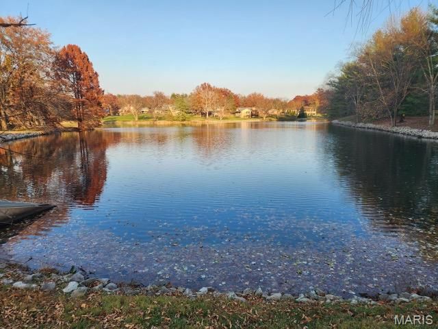 274 Falling Leaves Court, Creve Coeur, MO 63141