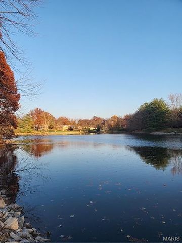 274 Falling Leaves Court, Creve Coeur, MO 63141