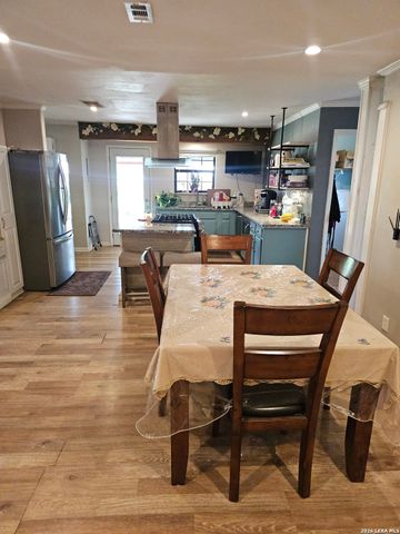 5820 S Loop 1604, Von Ormy, TX 78073