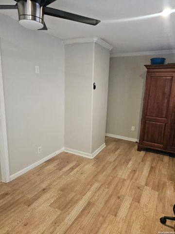 5820 S Loop 1604, Von Ormy, TX 78073