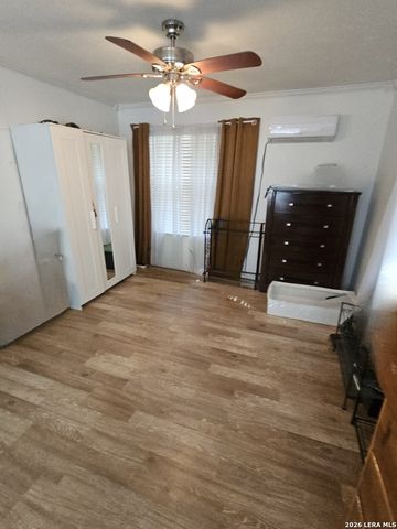 5820 S Loop 1604, Von Ormy, TX 78073