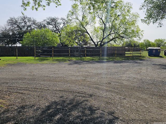 5820 S Loop 1604, Von Ormy, TX 78073