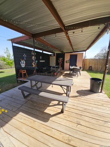 5820 S Loop 1604, Von Ormy, TX 78073