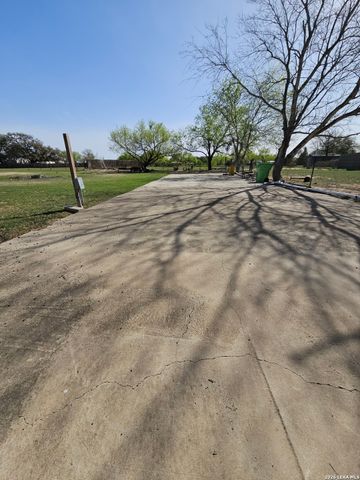 5820 S Loop 1604, Von Ormy, TX 78073